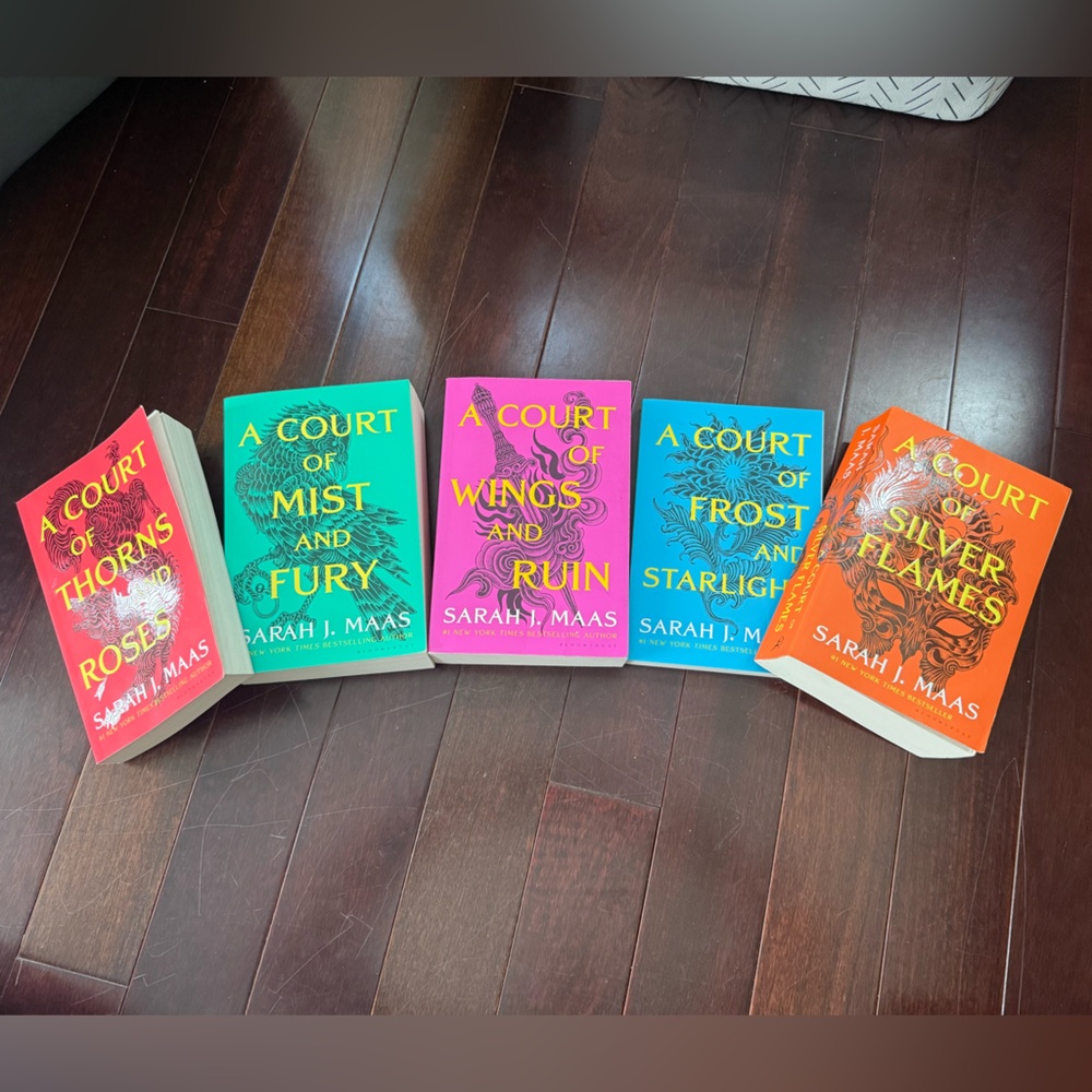 5 Book Series Set. A Court of Thorns and Roses, Mist and Fury, Wings and Ruin